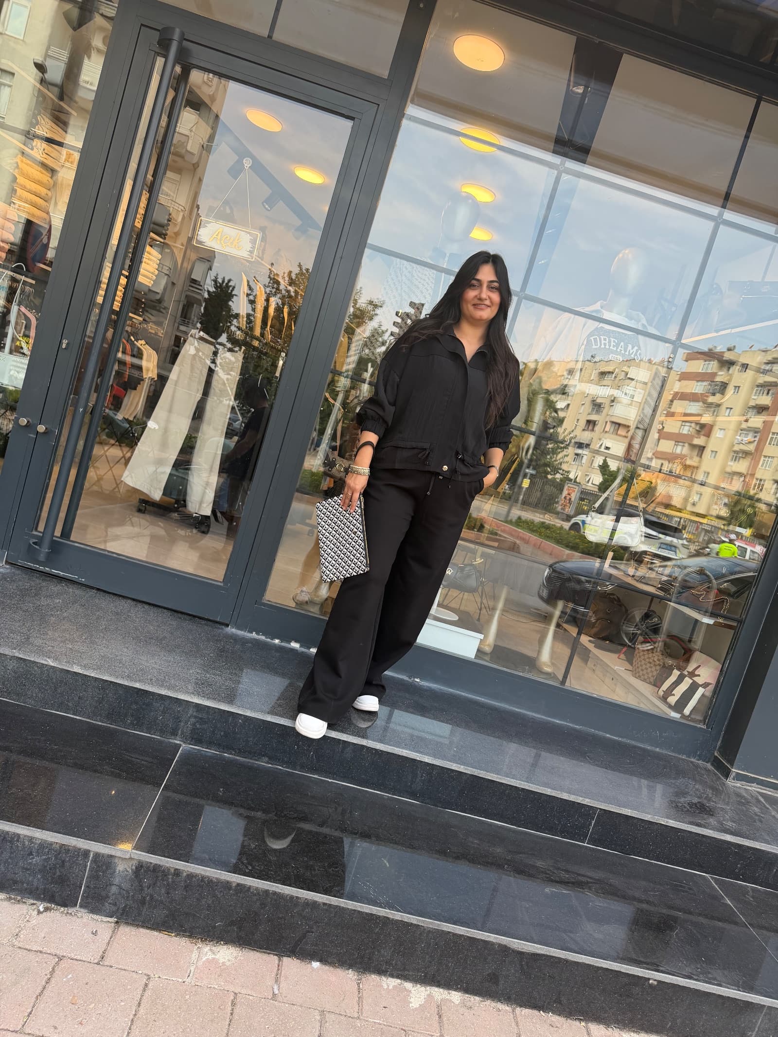 BELİ BÜZGÜ DETAYLI GENİŞ PAÇA PANTOLON SİYAH EŞOFMAN TAKIMI