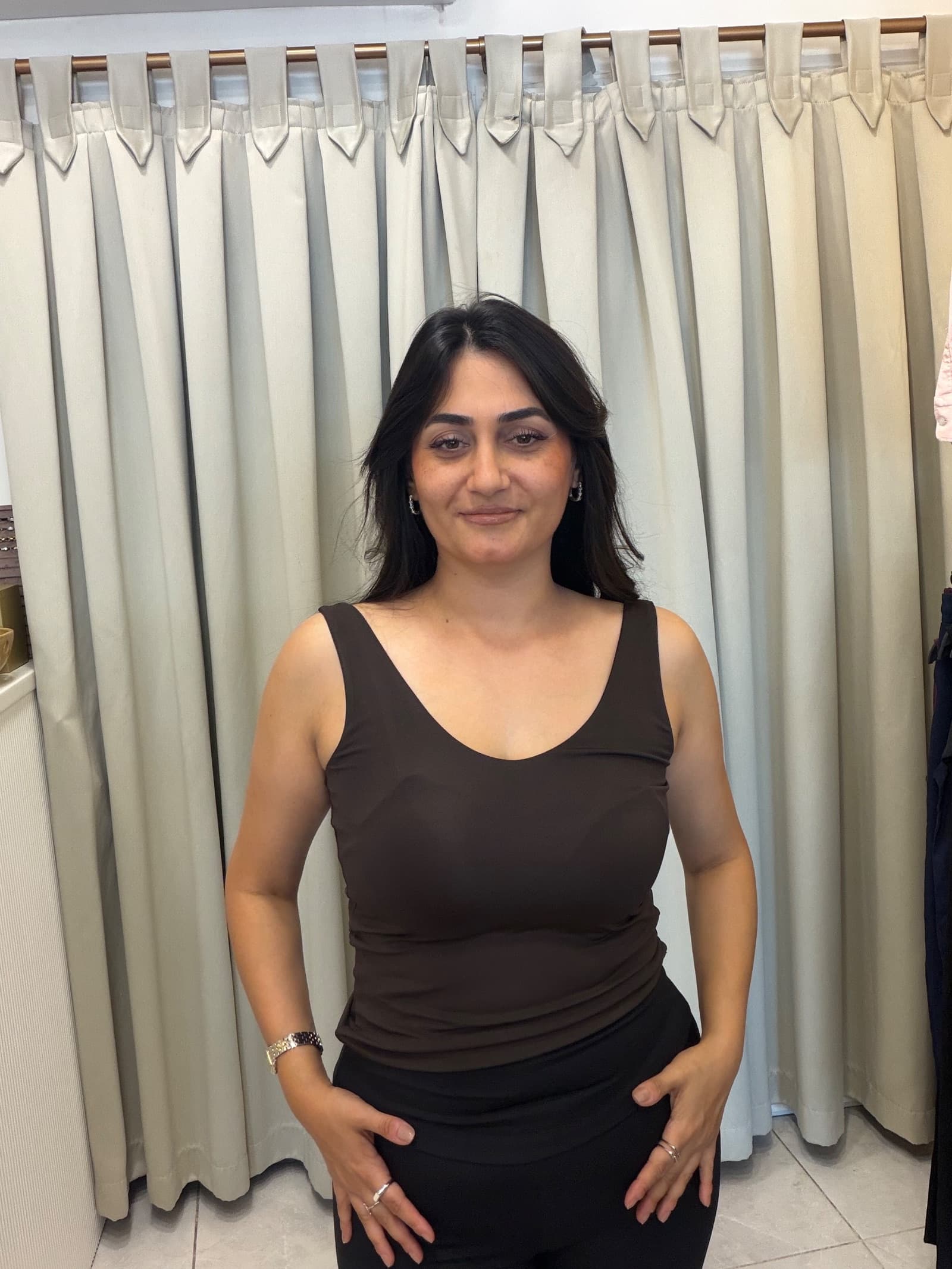 KAHVERENGİ SIRT DEKOLTELİ ASKILI ATLET
