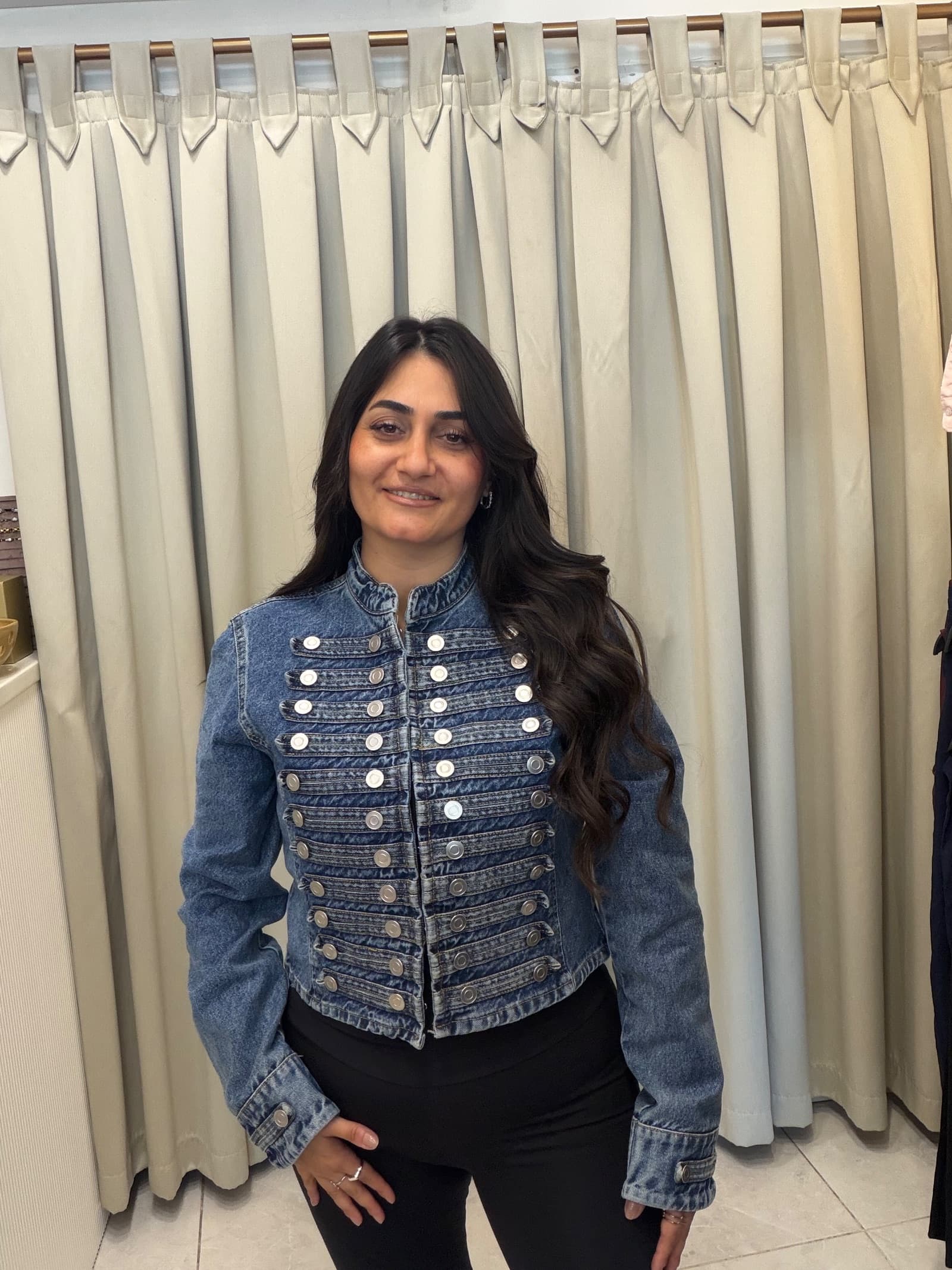 ÇOKLU DEKORATİF DÜĞME DETAYLI KOT CEKET